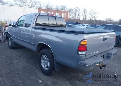 2000 Toyota Tundra Sr5 V8 z USA, uszkodzony, nr VIN 5TBBT4410YS016338